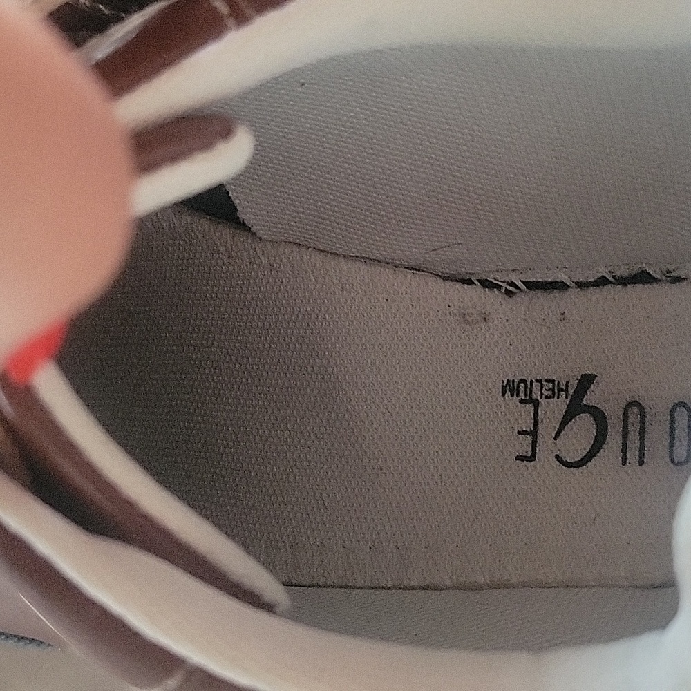 Rouge Tennis shoes - Picture 7 of 8